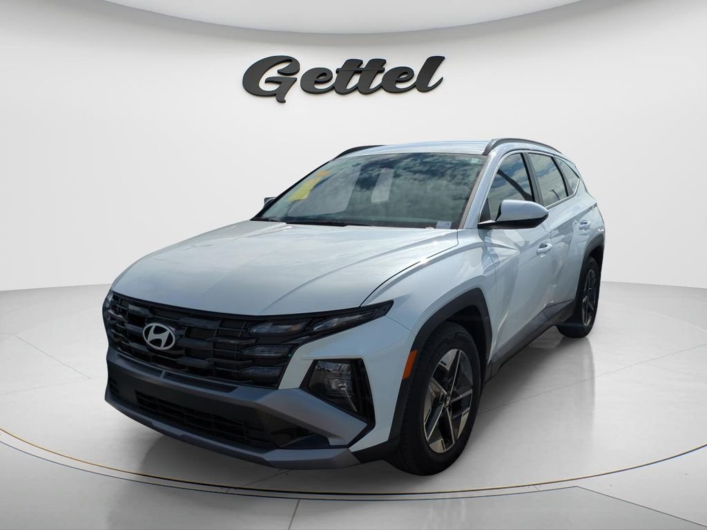 Certified Used 2025 White Hyundai SEL image 1