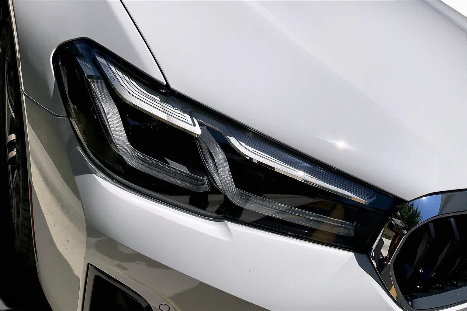 Used 2023 Alpine White BMW 530i xDrive image 28
