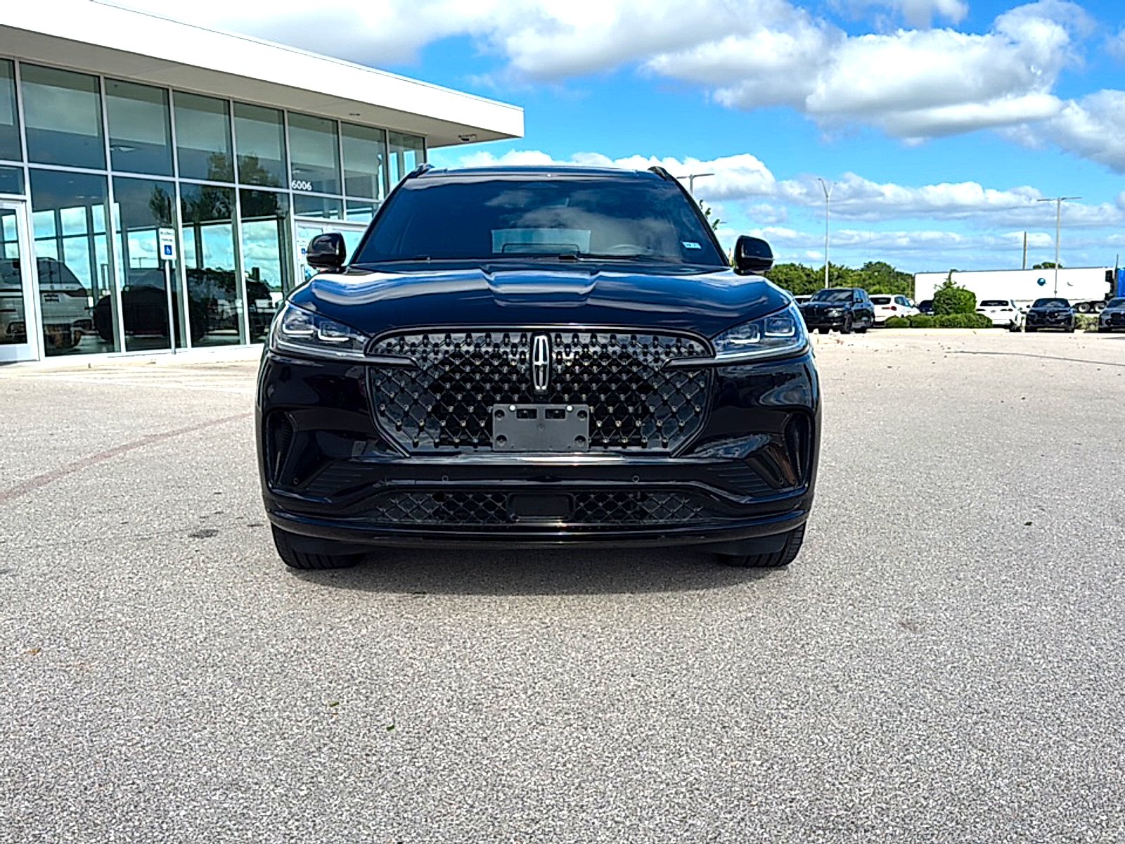 Used 2025 Infinite Black Metallic Clearcoat Lincoln Reserve image 2