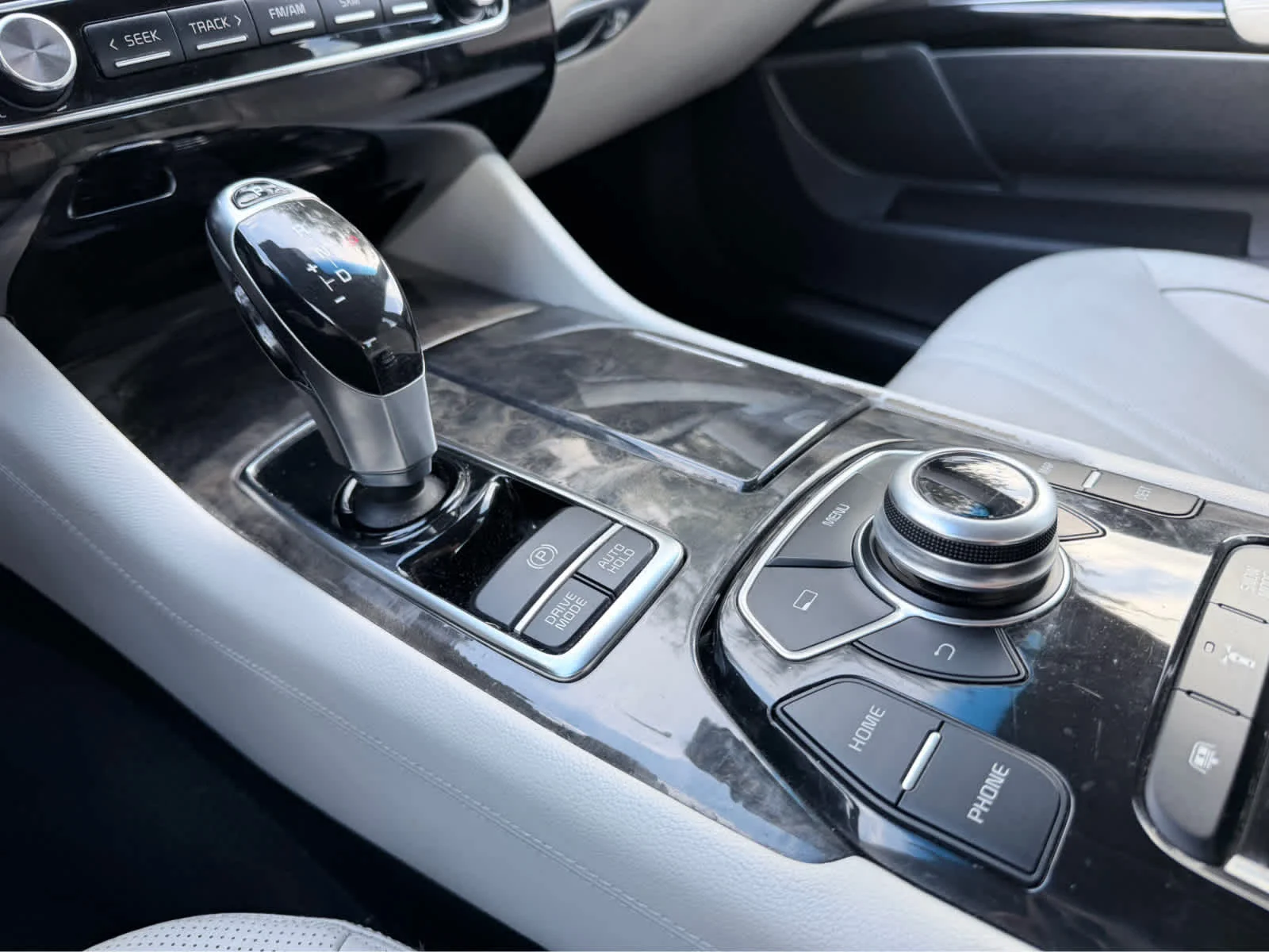 Used 2015  Kia Luxury image 16