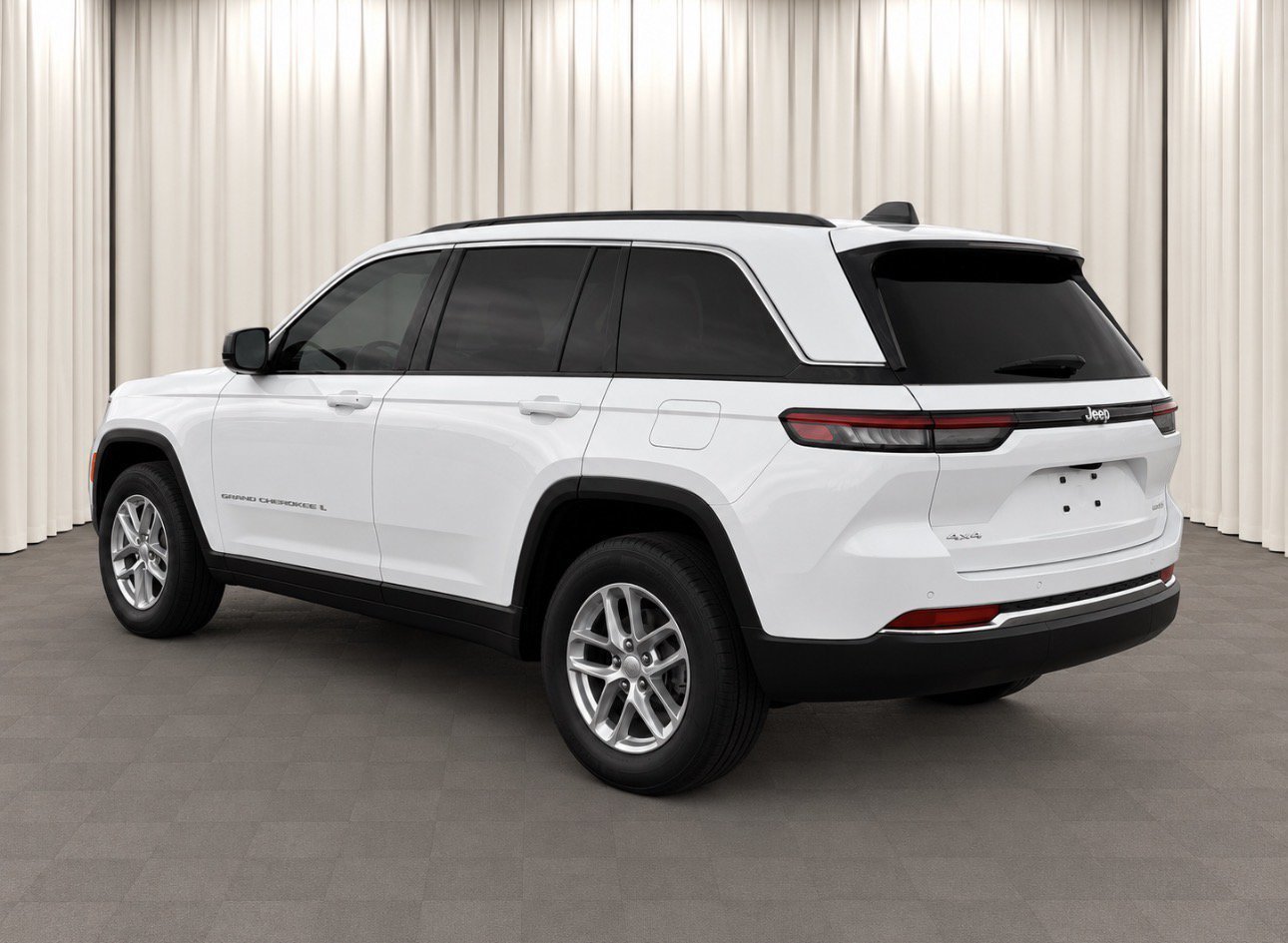 Used 2025 Bright White Clearcoat Jeep Laredo X image 5