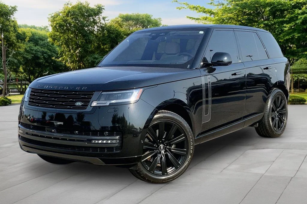 Used 2023 Black Land Rover SE image 1