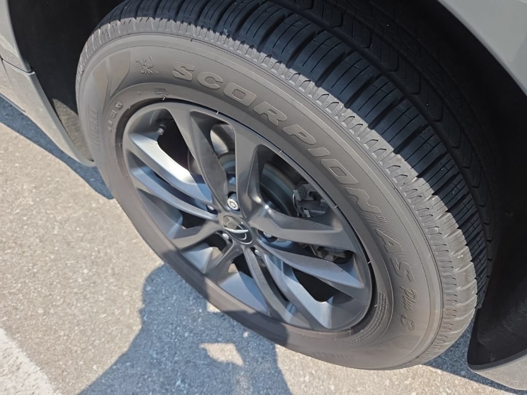 Used 2020 Ceramic Gray Clearcoat Chrysler Launch Edition image 13