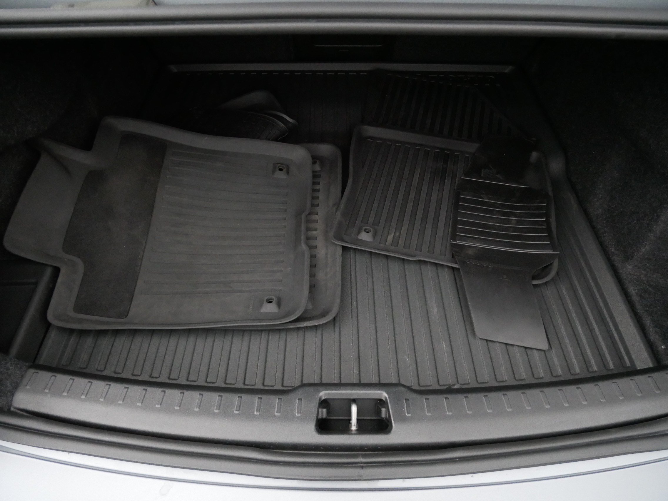 Used 2021 Osmium Grey Metallic Volvo Momentum image 18