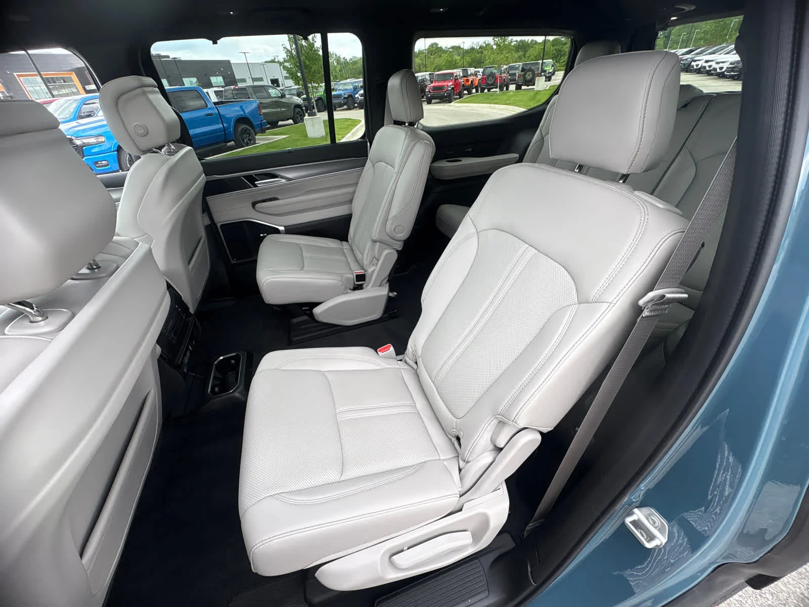 New 2026 Steel Blue Exterior Paint Jeep Limited Reserve image 12