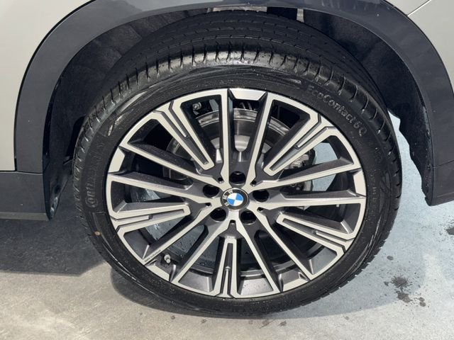 New 2026 Space Silver Metallic BMW xDrive28i image 25