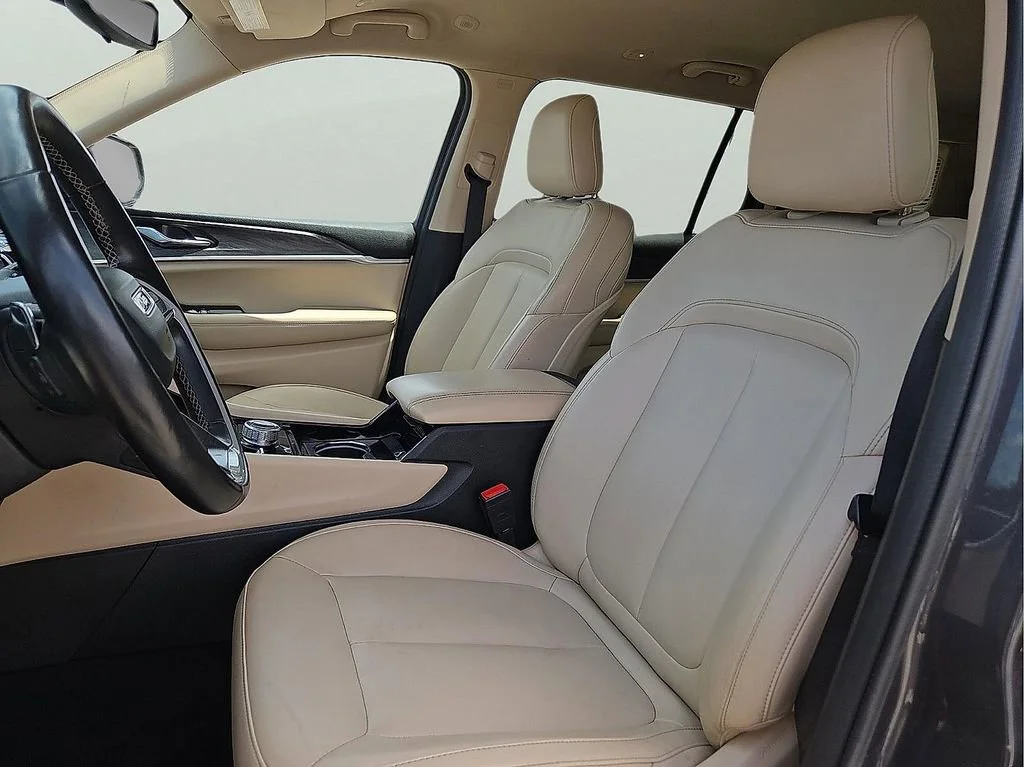 Used 2021  Jeep Limited image 15