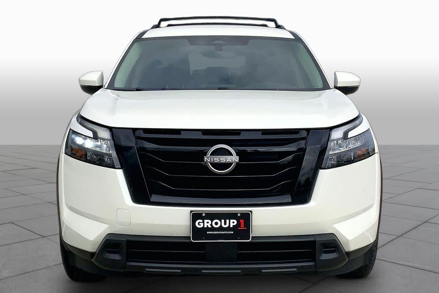Used 2024 Pearl White Tricoat Nissan SV image 4