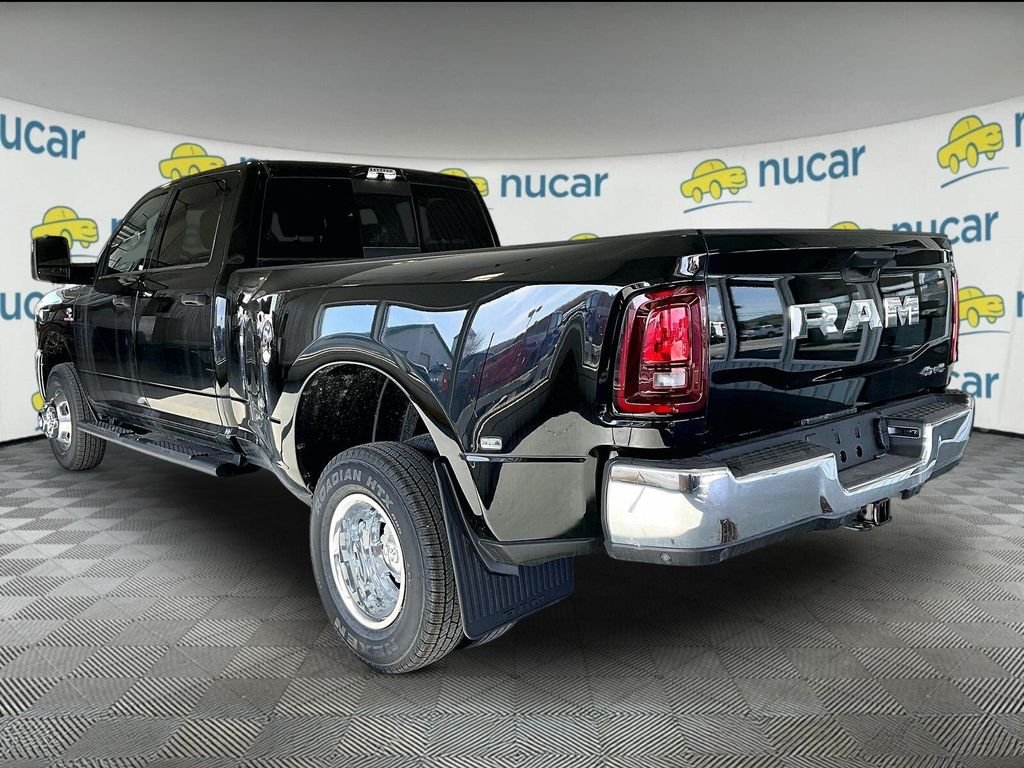 New 2026 Diamond Black Crystal Pearl-Coat Exterior Paint RAM Tradesman image 5