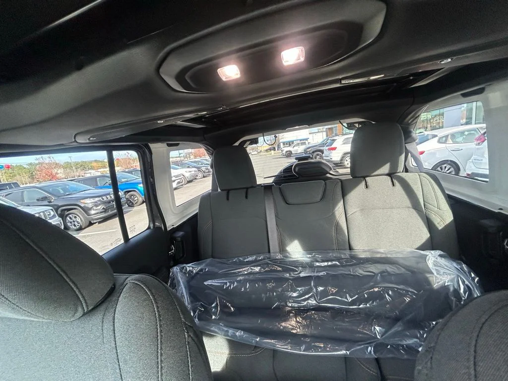 2026 Jeep Wrangler 4-Door Sahara - Photo 28