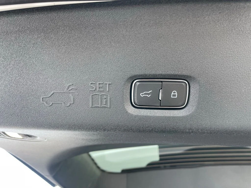 New 2026 Oxford White Ford MAX Active image 40
