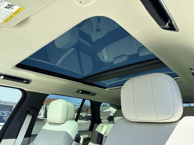 New 2026 Fuji White Land Rover SE image 20