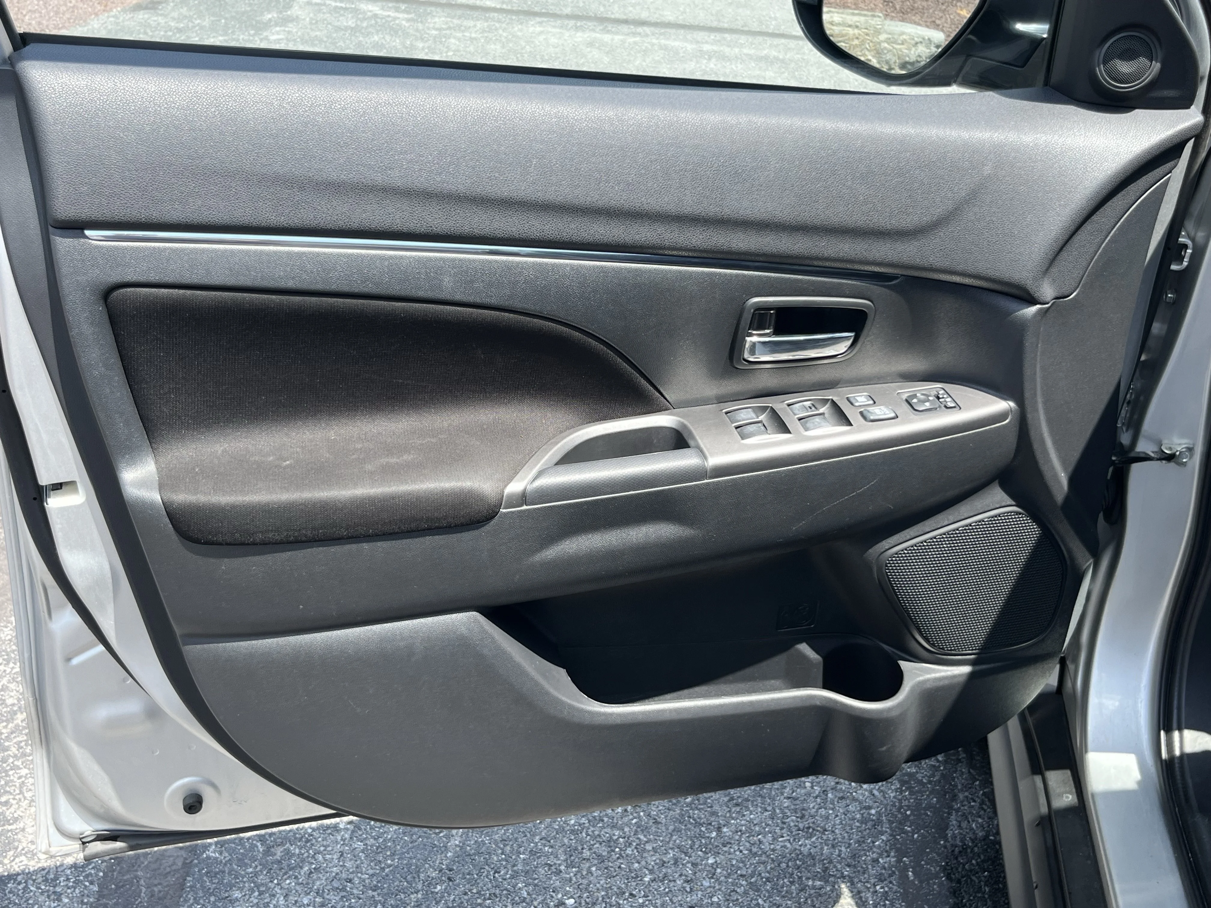 Used 2020 Alloy Silver Metallic Mitsubishi  image 19