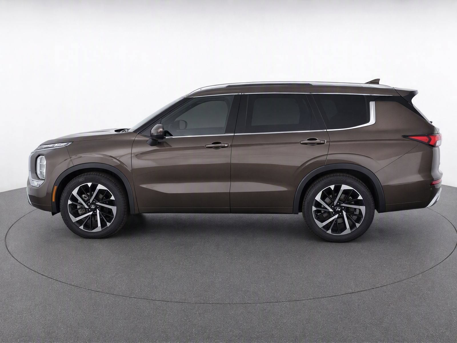 Used 2022 Deep Bronze Metallic Mitsubishi SEL image 7