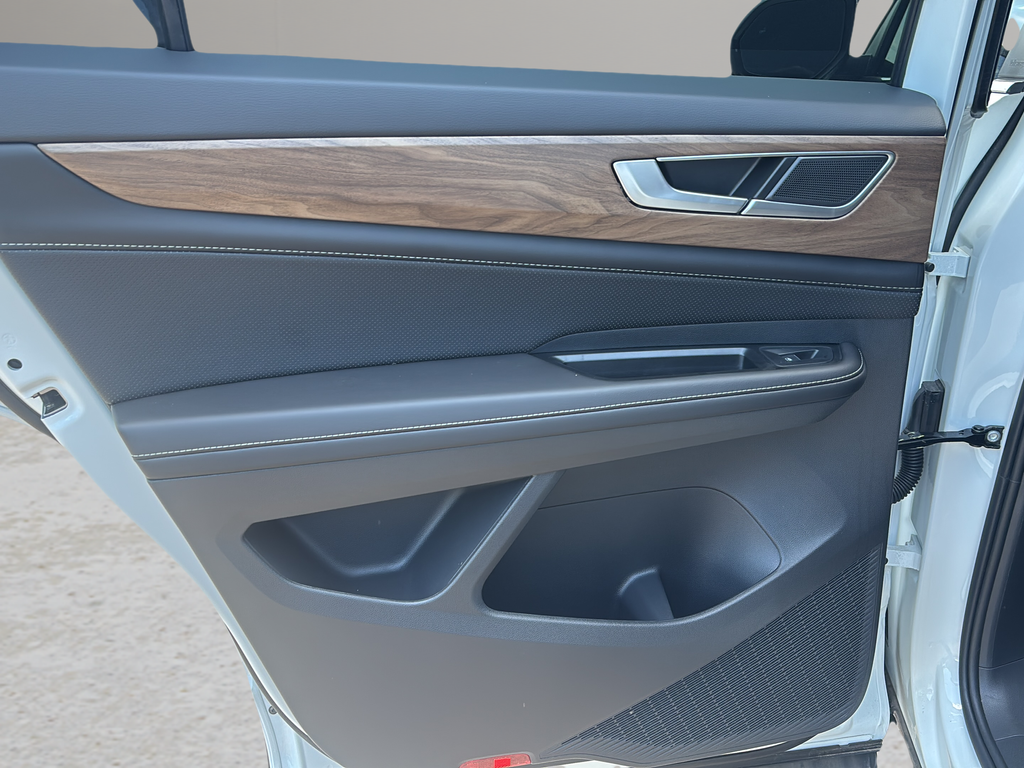 New 2026 White/off-white Volkswagen 2.0T SE image 14