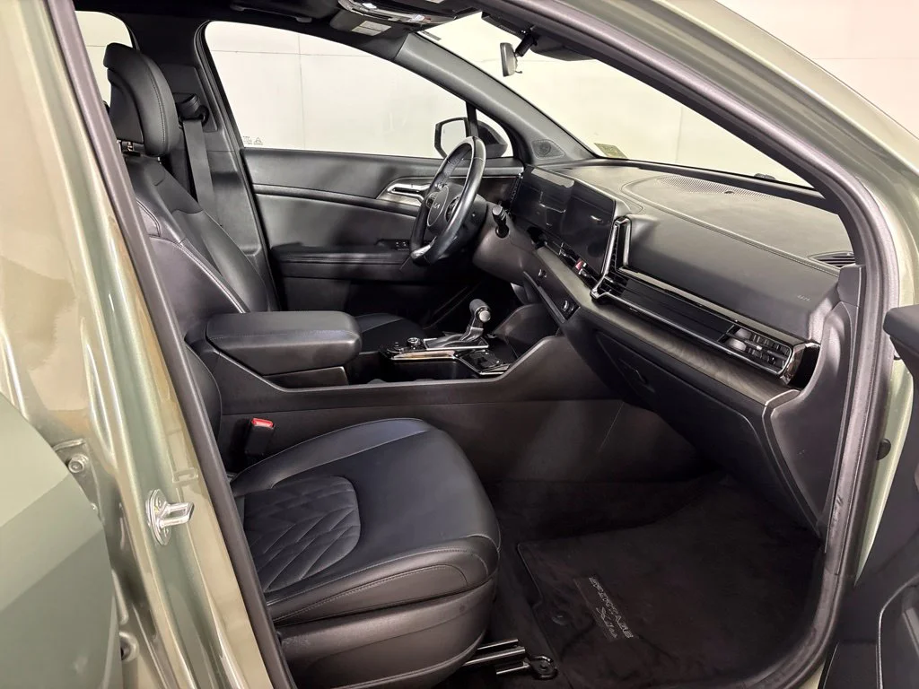 Used 2023 Green Kia X-Line image 16