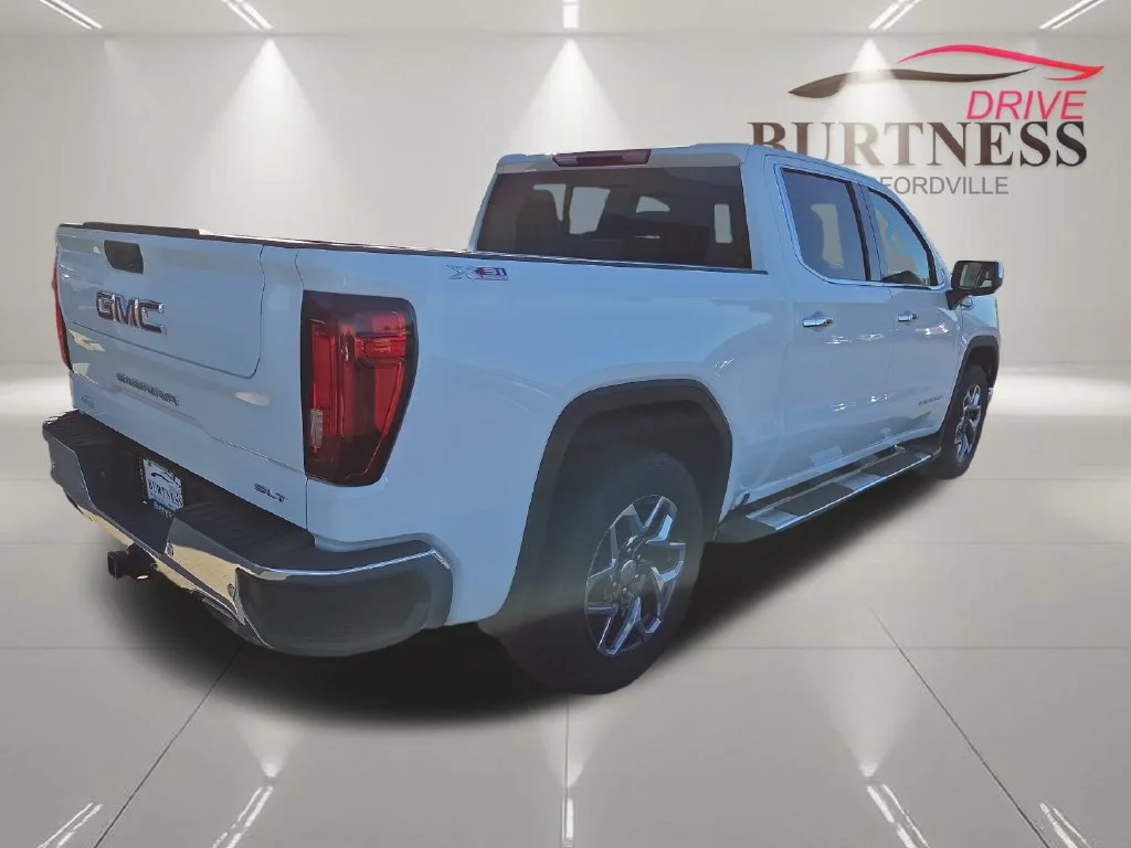 2024 GMC Sierra 1500 SLT - Photo 8