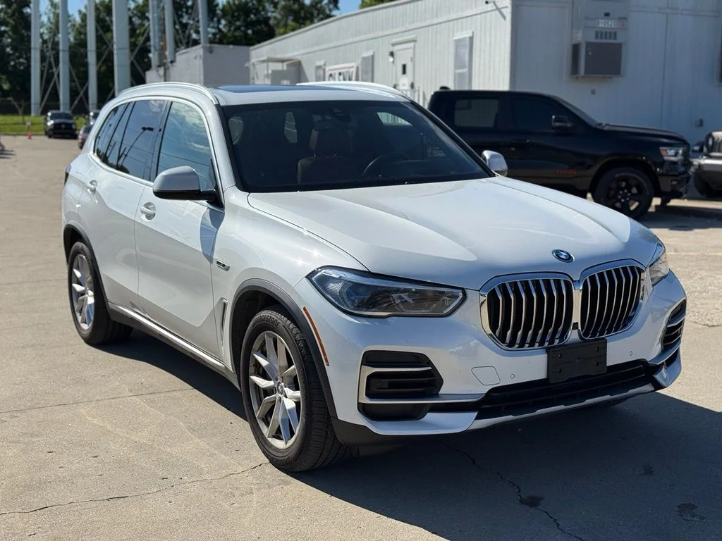 Used 2023 White BMW xDrive45e image 4