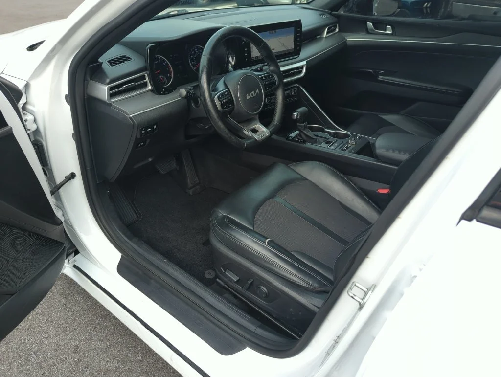 Used 2023 White Kia GT-Line image 11