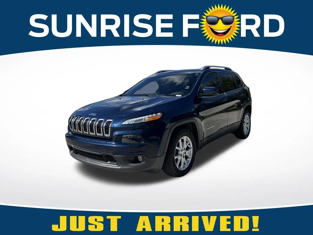 Used 2018 Patriot Blue Pearlcoat Jeep Latitude image 1
