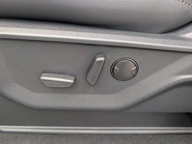 New 2026 Star White Metallic Tri-Coat Ford F-250® Lariat® image 15