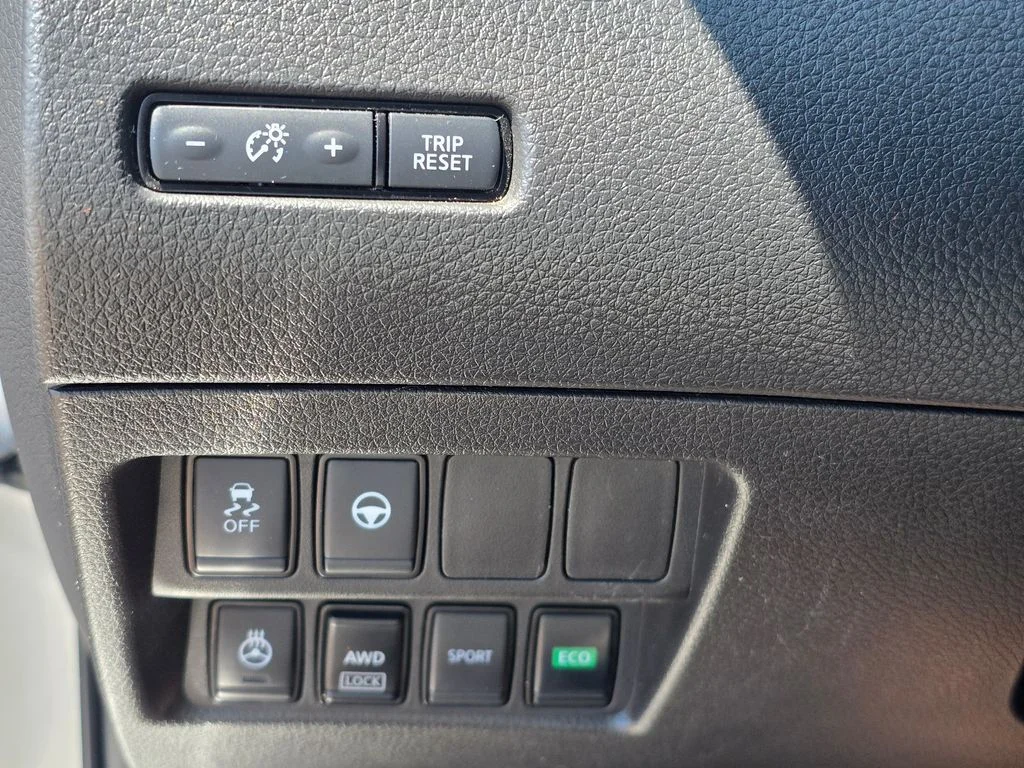 Used 2022 Silver Nissan SV image 25