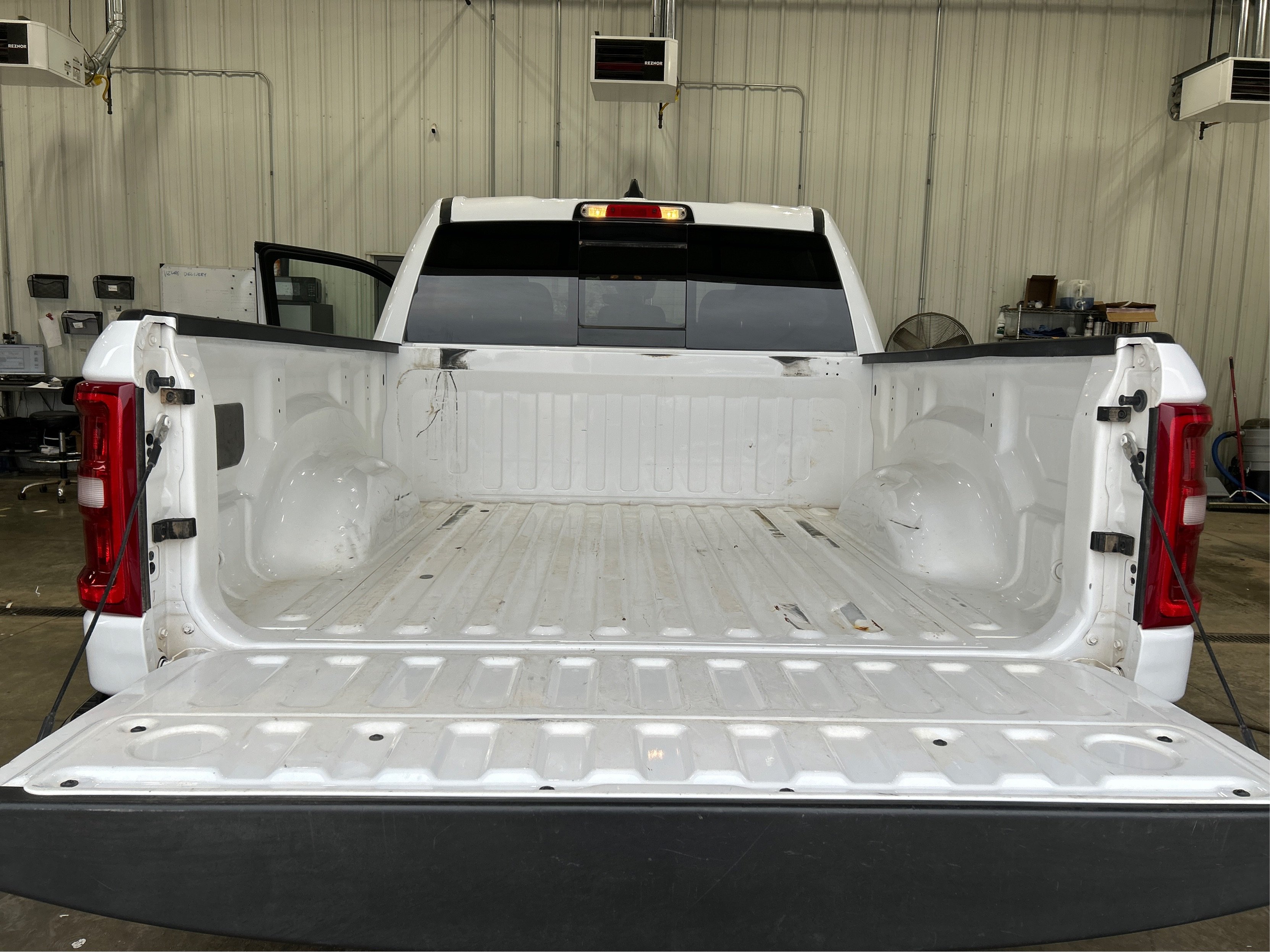 Used 2025 White Ram Big Horn/Lone Star image 25