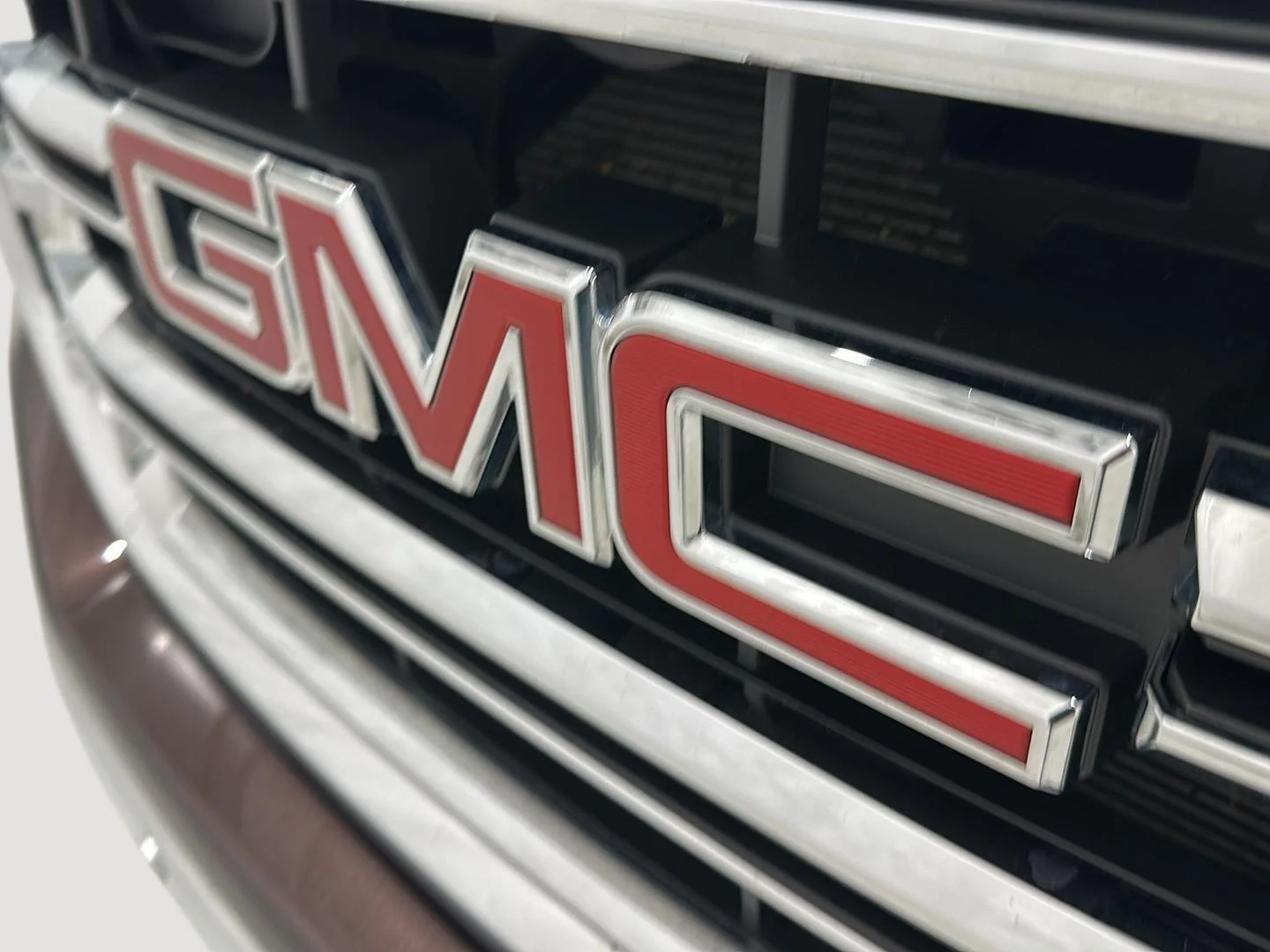 Used 2016 MAHOGANY METALLIC GMC SLT image 28