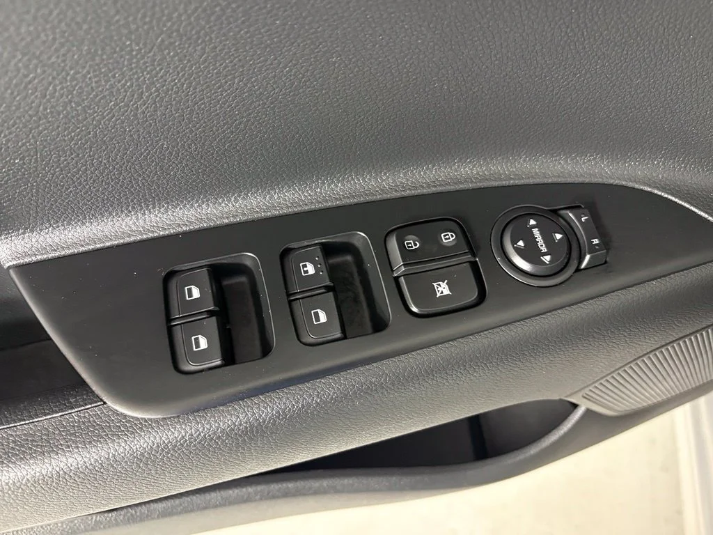 Used 2023 Silver Kia S image 24