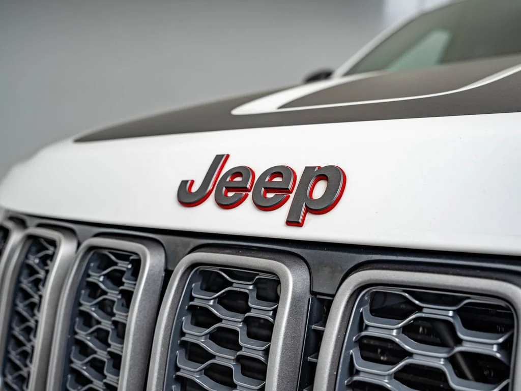 Used 2019 Bright White Clearcoat Jeep Trailhawk image 13