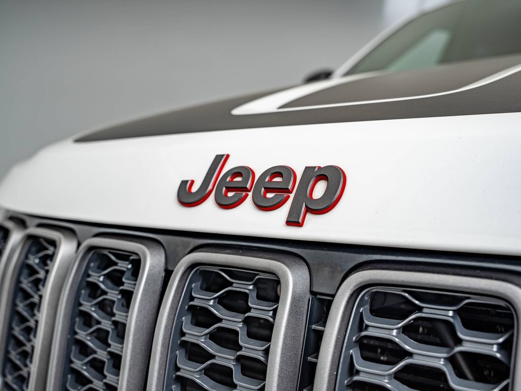 Used 2019 Bright White Clearcoat Jeep Trailhawk image 13