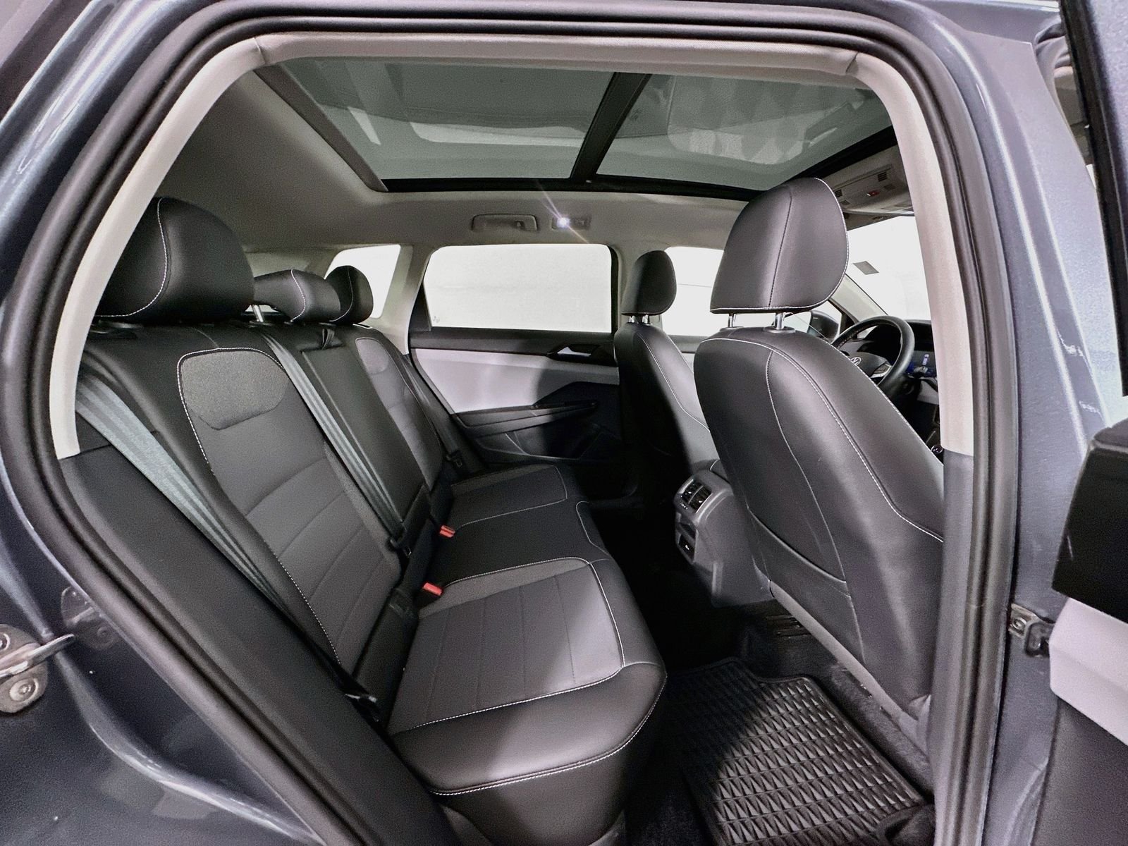 Used 2022 Platinum Gray Metallic Volkswagen 1.5T SE image 28