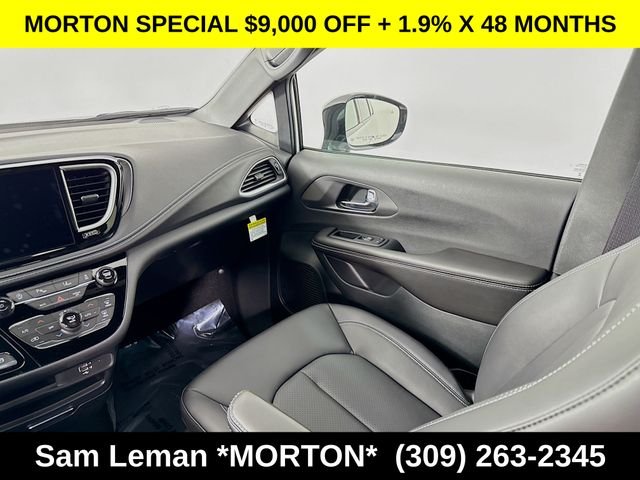 New 2026 Bright White Clear-Coat Exterior Paint Chrysler Select image 22