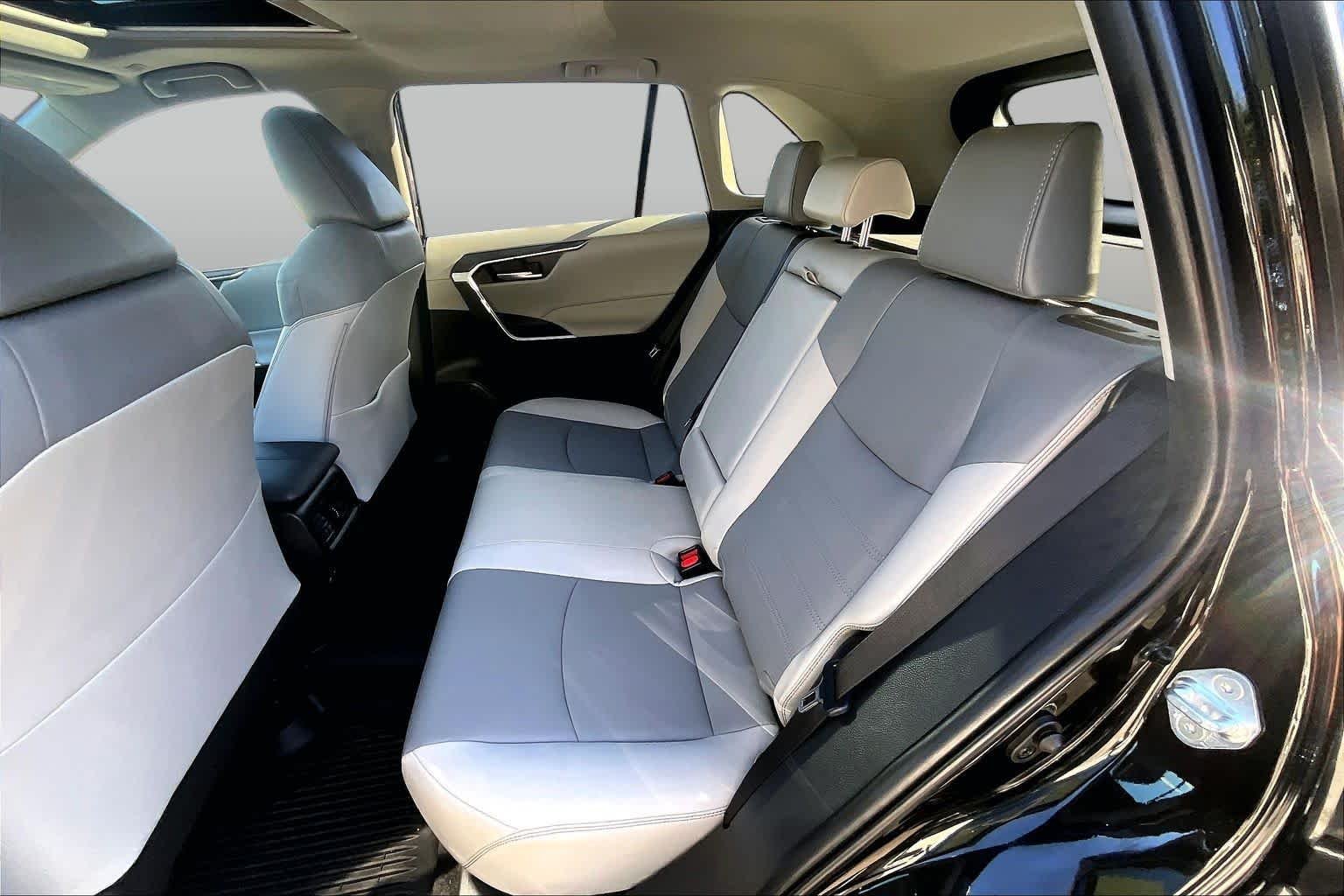 Used 2025 Midnight Black Metallic Toyota XLE Premium image 20