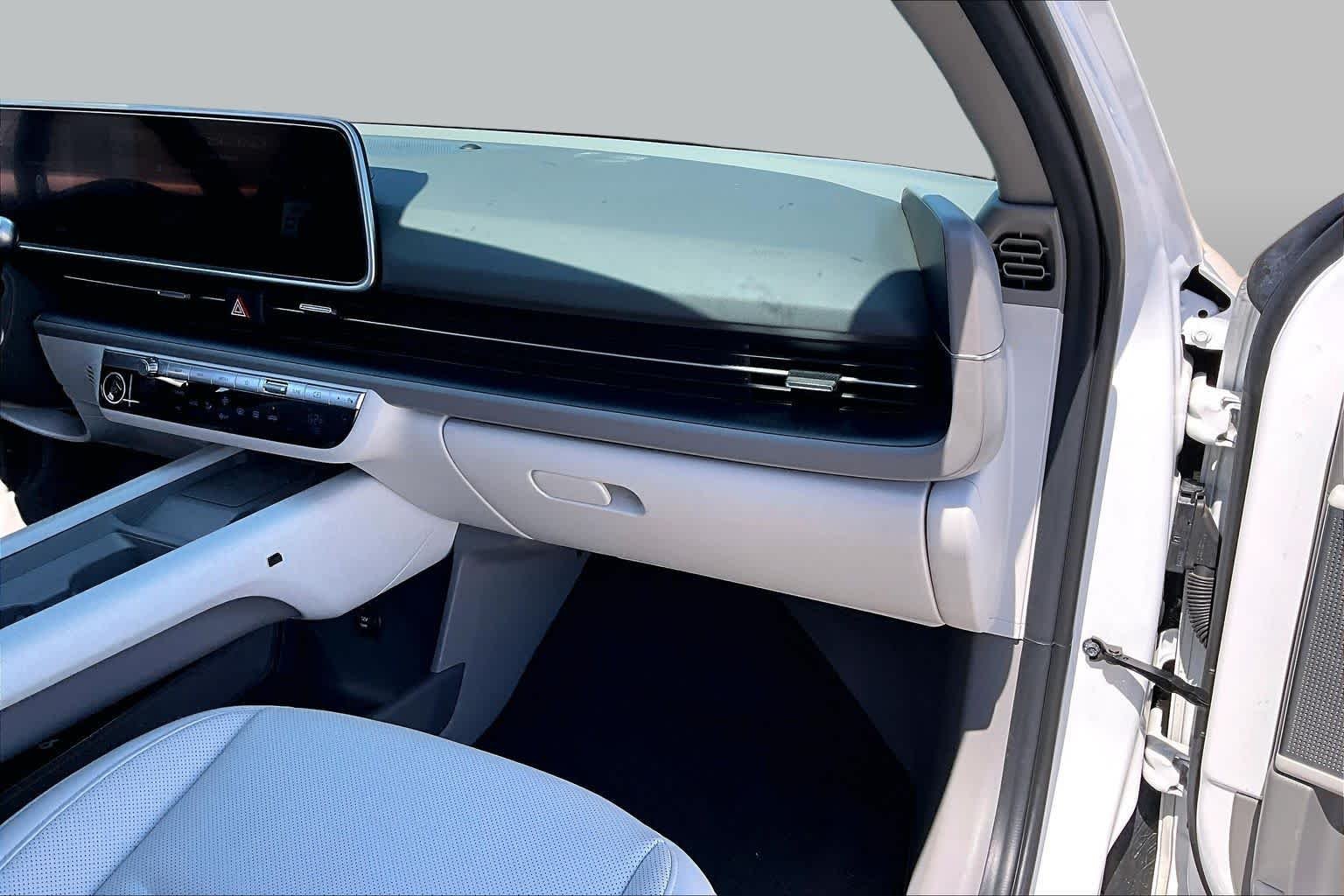 Used 2025 Serenity White Hyundai SEL image 19
