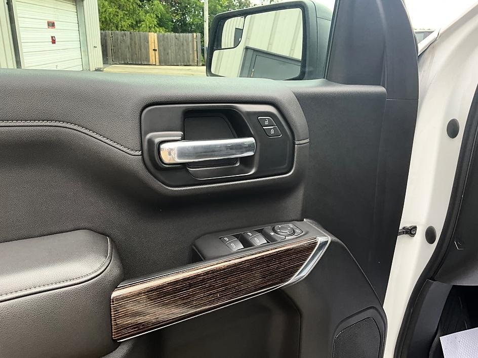 Used 2020 White GMC Elevation image 13