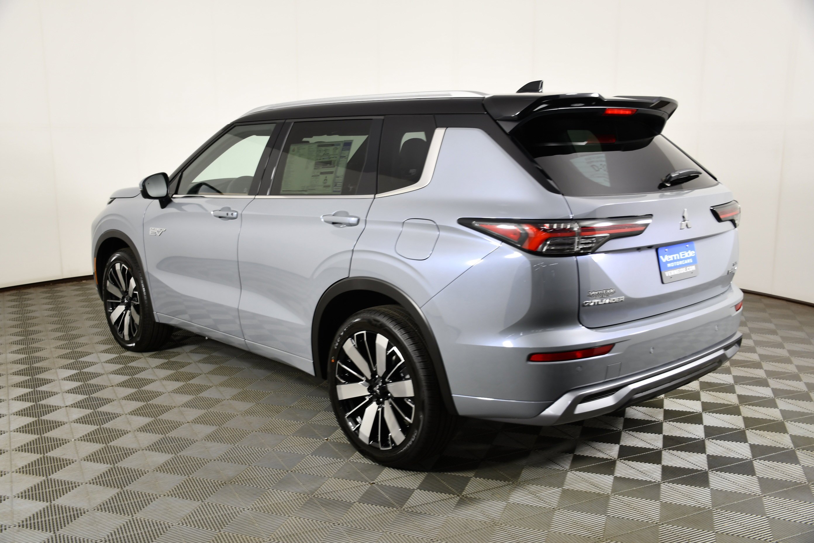New 2026 Moonstone Mitsubishi SEL image 8