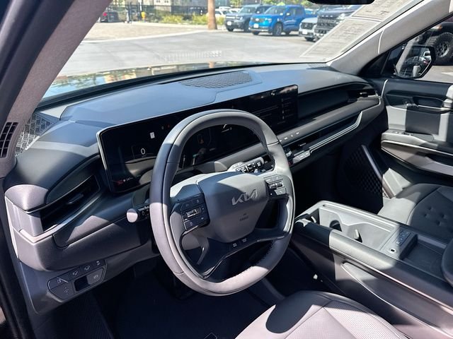 Certified Used 2026 Ebony Black Kia Wind image 9
