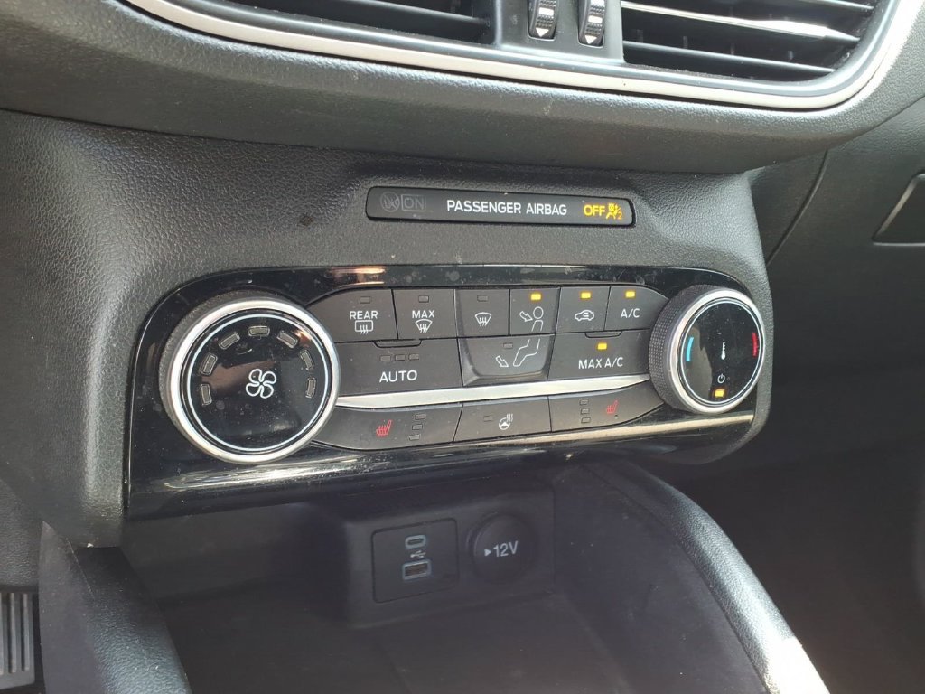 Used 2022 Silver Metallic Ford SE image 15