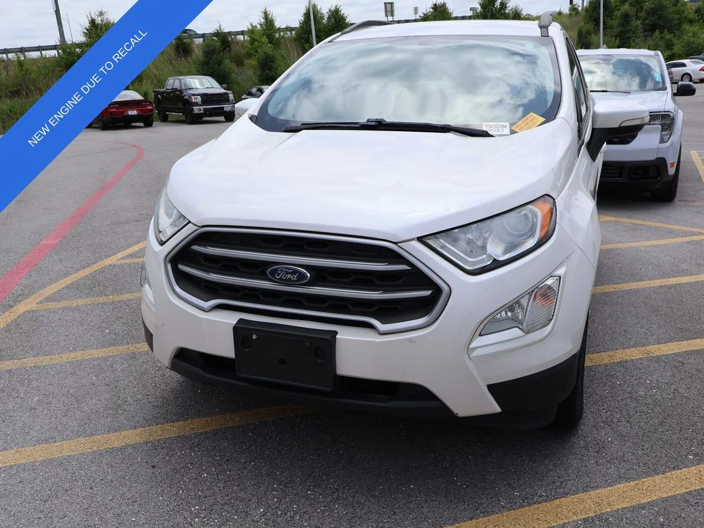 Used 2018 White Platinum Clearcoat Metallic Ford SE image 9