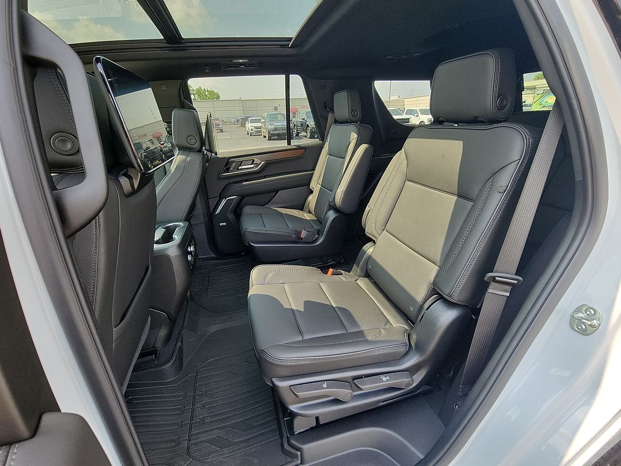 2026 GMC Yukon Denali - Photo 23