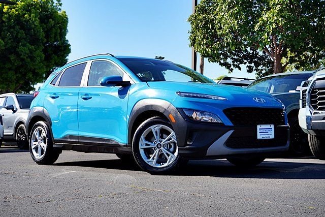 Used 2023 Green Hyundai SEL image 1