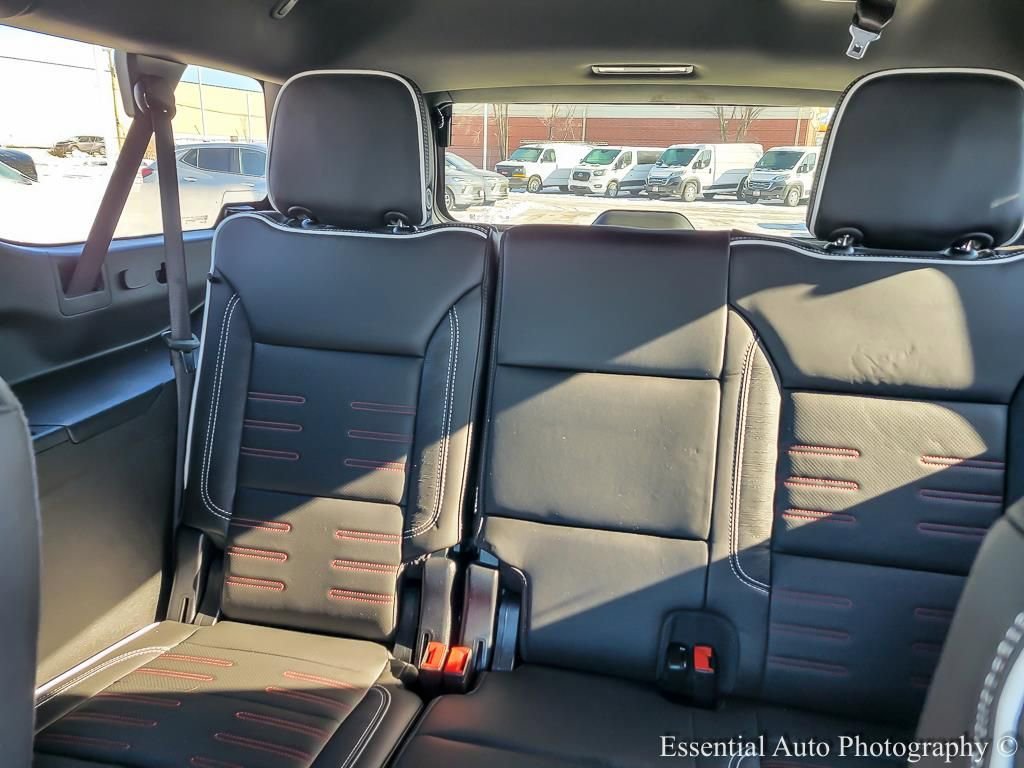 2025 GMC YUKON XL - Image 13