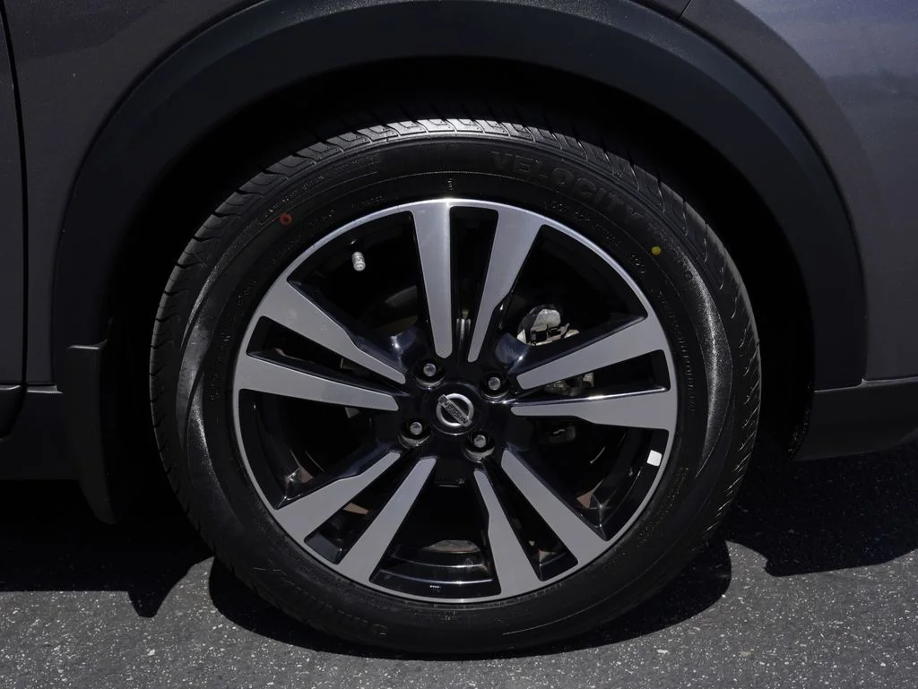 Used 2020 Gray Nissan SV image 6
