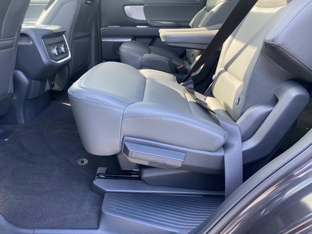 New 2026 Dark Matter Gray Metallic Ford Active image 9
