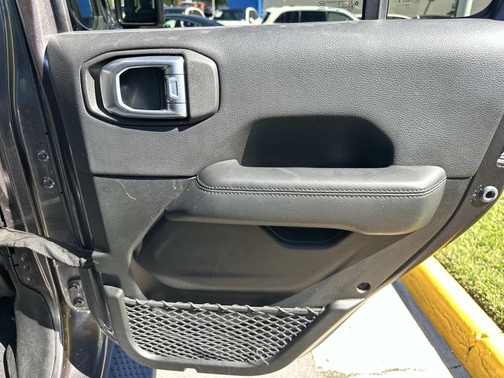 Used 2020 Crystal Metallic Jeep Unlimited Sahara Altitude image 12