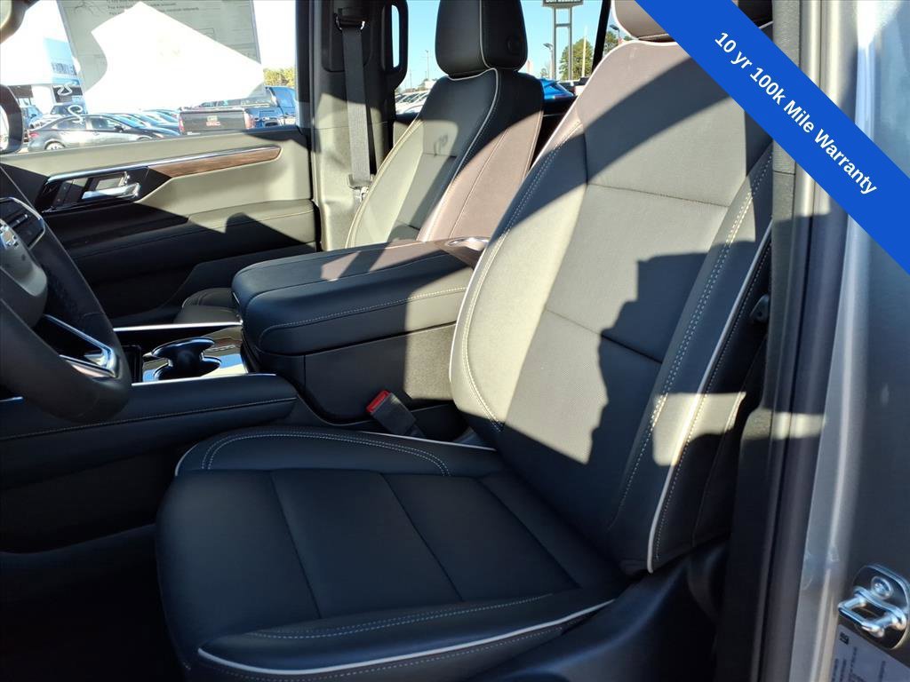 2026 Chevrolet Suburban Premier - Photo 20