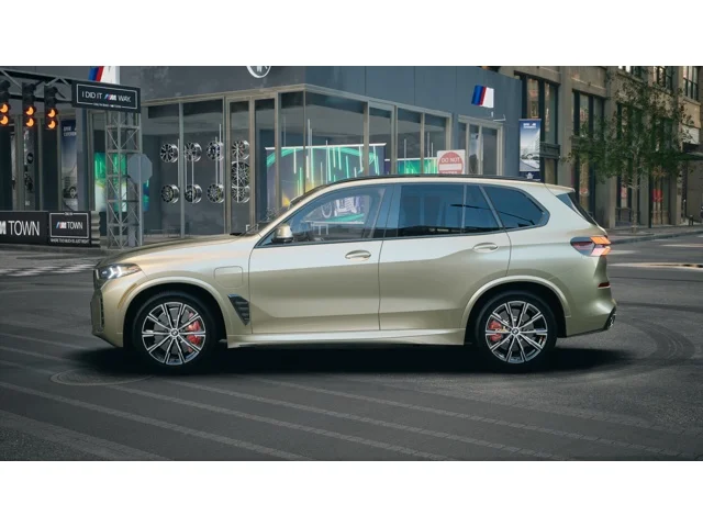 New 2026 Manhattan Green Metallic BMW xDrive50e image 4