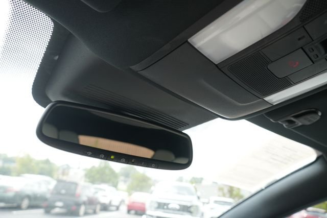 Used 2023 White INFINITI LUXE image 46