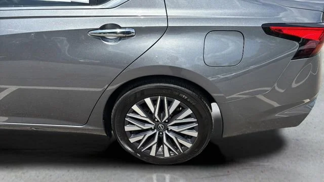 Used 2025 Gray Nissan SV image 33